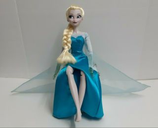 Disney Frozen Queen Elsa 17” Singing And Light Up Doll It Doesn 