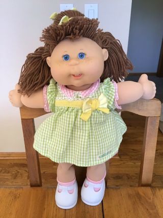 2004 Cabbage Patch Kids Brown Hair Blue Eyed Doll Adorable Outfit & Shoes