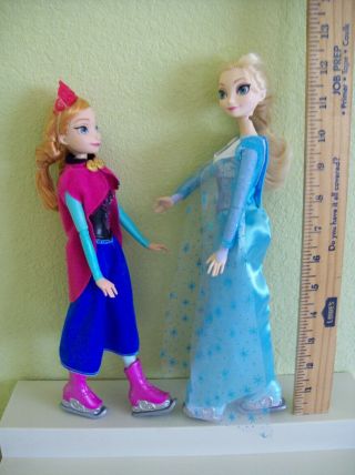 Disney Frozen Princess Elsa & Anna Ice Skating Dolls Sisters 3