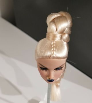 Integrity Toys Fashion Royalty Beyond This Planet Violaine Blonde Head 2