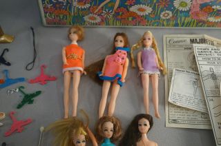 1971 DAWN AND HER FRIENDS DOLL CASE WITH DOLLS AND CLOTHING ETC. 3