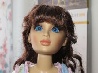 Hasbro " Lorifina " Doll