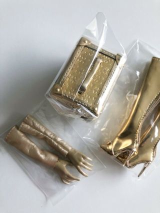Fashion Royalty Integrity Toys Gold Snap Poppy Parker / Boots,  Trunk,  Gloves Only