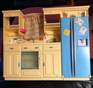 Mattel Barbie Doll Kitchen Room Furniture Stove Sink Refrigerator Set Piece