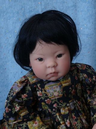 Asian Baby - Lee Middleton - Reva Schick - 20 " Vinyl Doll - Le1113/1500 - Edollru