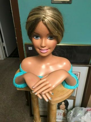 Barbie Doll Styling Head With Poseable Arms