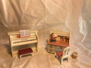 Sylvanian Families Piano And Desk Set With Chairs And Lamp - In