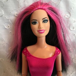 Fashionista Articulated Barbie Dolls Barbie Raquelle Dressed 2
