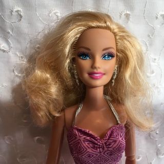 Fashionista Articulated Barbie Dolls Barbie Raquelle Dressed 3