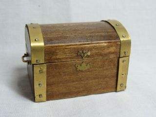 Dollhouse Miniatures,  Wooden Chest w Removable Compartment,  1/12th Scale 2