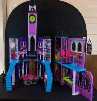 Monster High School Playset Haunted Doll House Deadluxe Castle