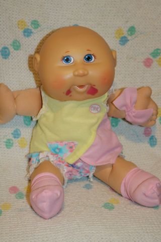Cabbage Patch Kids Play Along Pa - 26 Bald/blue Messy Face Babies Girl Doll 14 In.