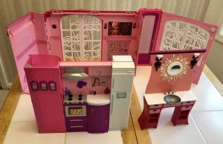 2007/8 Barbie Doll House Playset Fold Up Dollhouse Wall Bathroom/kitchen,  Vanity