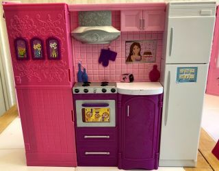 2007/8 Barbie Doll House Playset Fold Up Dollhouse Wall Bathroom/kitchen,  Vanity 3
