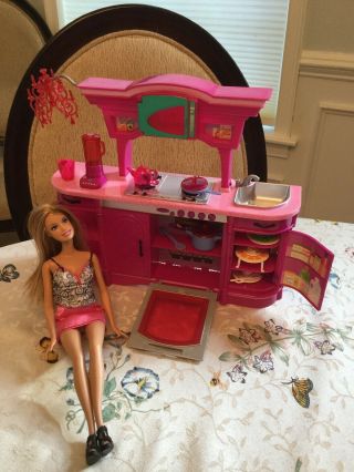 2008 Barbie Doll My Dream House Glam Pink Kitchen Stove Microwave Sink Furniture