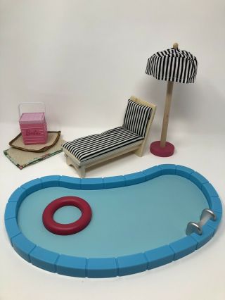 Barbie Furniture: Beach Pool Lounge Chair A Umbrella With Pink Cooler - Pool