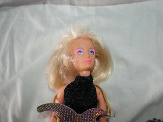 VINTAGE 1986 HASBRO DOLL JEM AND HOLOGRAMS BAND BLONDE HAIR JESSICA OUTFIT SHOES 2