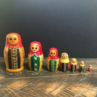 Vintage Russian Ussr Wooden 7 Piece Hand Painted Inlay Matryoshka Nesting Dolls