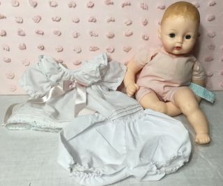 Madame Alexander 12 " Baby Doll Cloth/vinyl Body Open/close Eyes Huggable Huggums