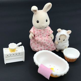 Calico Critters Sylvanian Families Bath Time with Mother 3
