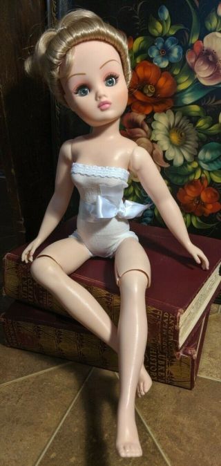 Gorgeous Madame Alexander 21 " Articulated Cissy Doll Nude No Box.  Please Read