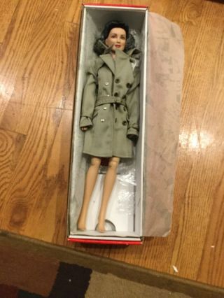 Tonner Brenda Starr High Seas Basic Betty Ann Doll With Extra Coat