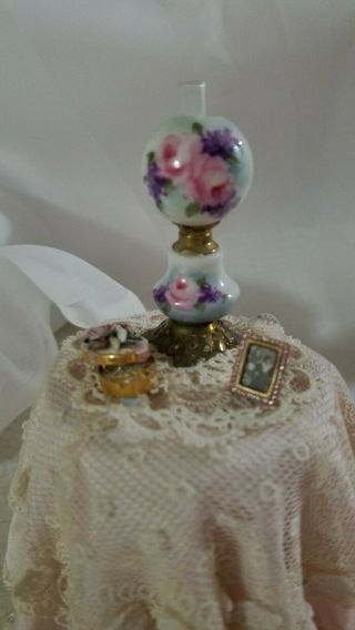 Miniature Dollhouse 1:12 Scale Side Table