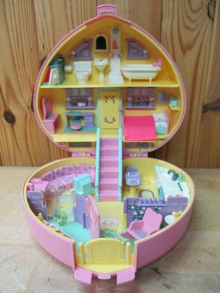 Large Polly Pocket’s Friend Lucy Locket Bluebird 1992 Compact Playset