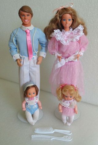 1984 Mattel Barbie The Heart Family Gift Set 9439 W/mom Dad & Babies
