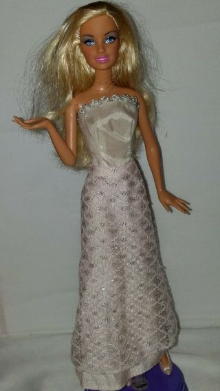 1999 Barbie Doll Blonde With Blue Eyes Mattel