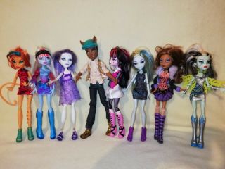Monster High Bulk Clawd Wolf And Bevy Of Ghouls.  Dog Among The Pigeons