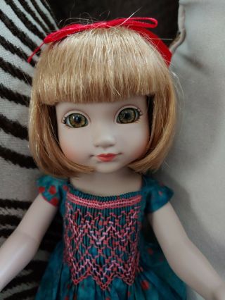 Robert Tonner Sophie 10 Inch Doll In Boneka Dress