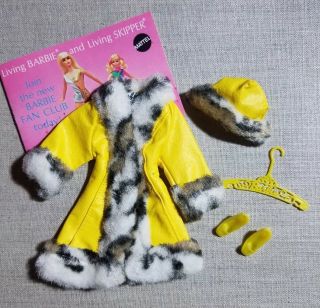 1970 Barbie 1459 Great Coat Outfit (coat,  Hat,  Shoes,  Hangar) Complete