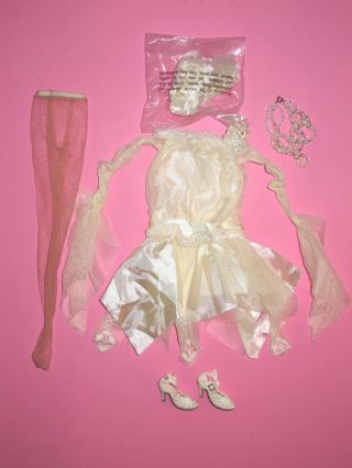 Tonner - Woe & Whimsy 16 " Ellowyne Wilde Fashion Doll Outfit