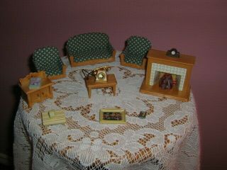 Pre - Owned Sylvanian Calico Critters Living Room Furniture: Fireplace Lights Up