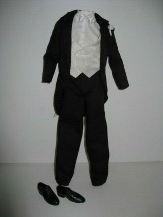 The Twilight Saga: Breaking Dawn - Wedding Edward Ken Doll Tuxedo Suit Outfit