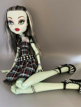 Frankie Stein Frightfully Tall Monster High 17 " Doll