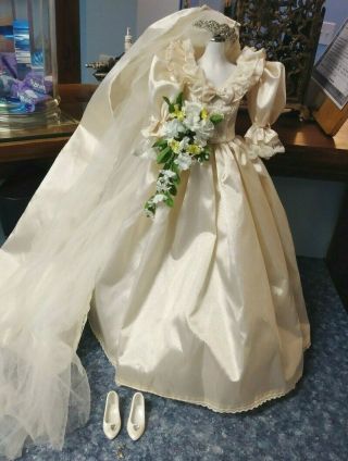 Franklin Princess Diana Royal Wedding Gown Ensemble W/ Manikin Stand