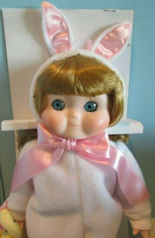 10 " Musical Porcelain Dolly Dingle " Little Bunny Snooks W/box - Peter Cottontail