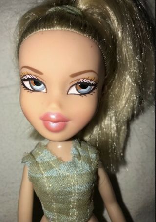 Bratz Doll - Long Blond Hair Blue And Brown Eyes Light Complexion