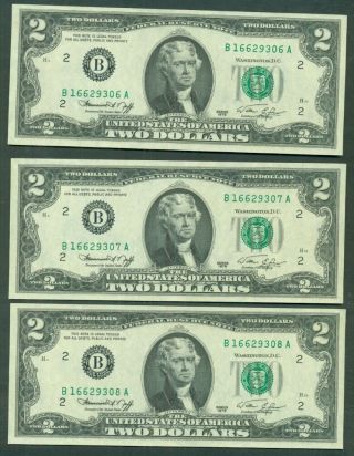 $2.  00 Frn - York,  1976,  Fr.  1935b - 3 Consecutive Serial Numbers Choice Unc