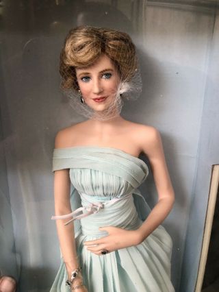 The Franklin Diana Princess Of Wales Porcelain Portrait Doll