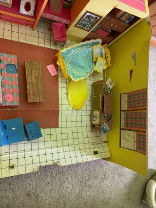 VINTAGE 1962 BARBIE DREAM HOUSE with FURNITURE and Accessories 3