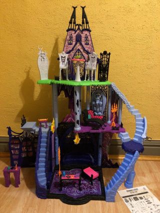 Monster High Freaky Fusion Catacombs Castle Playset Doll House