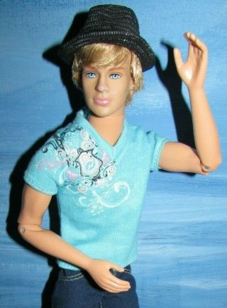Hottie Articulated Elbows Knees Fashionista Hat Blond Rooted Hair Ken Doll Joint