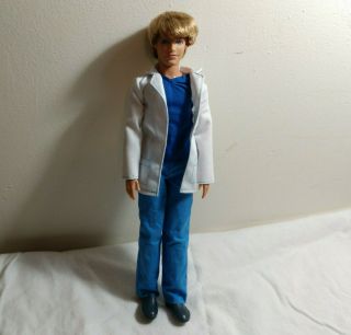 2009 Mattel Ken Male Doll With Blonde Rooted Hair - Fashionista Doctor Coat