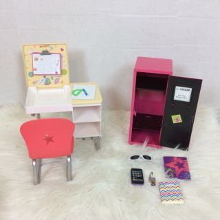 American Girl Flip - Top School Desk And Pink Locker With Åccessories
