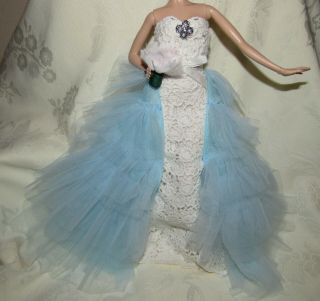 Barbie Model Muse 2016 Oscar De La Renta Something Blue Wedding Gown & Bouquet