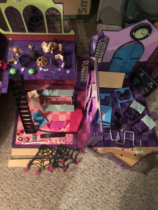 Monster High School Doll Playset Portable Fold Out 2011 Mattel