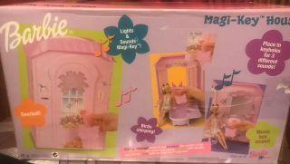 2000 Mattel Pink Portable Foldup Barbie Magi - Key Doll House